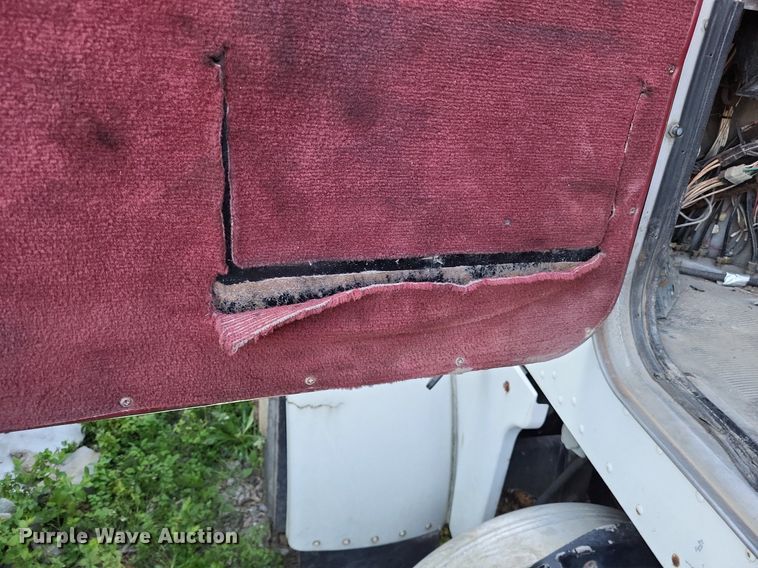 image for item DO3632 1993 Peterbilt 378  dump truck