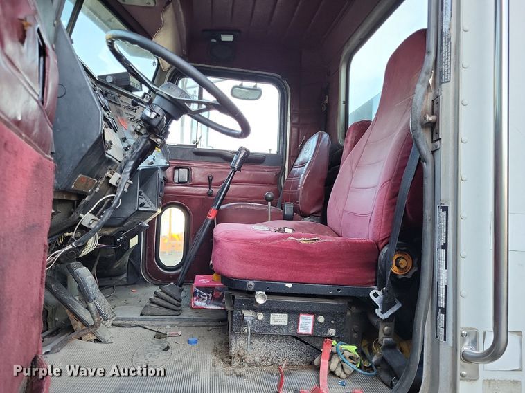 image for item DO3632 1993 Peterbilt 378  dump truck