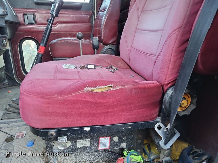 image for item DO3632 1993 Peterbilt 378  dump truck