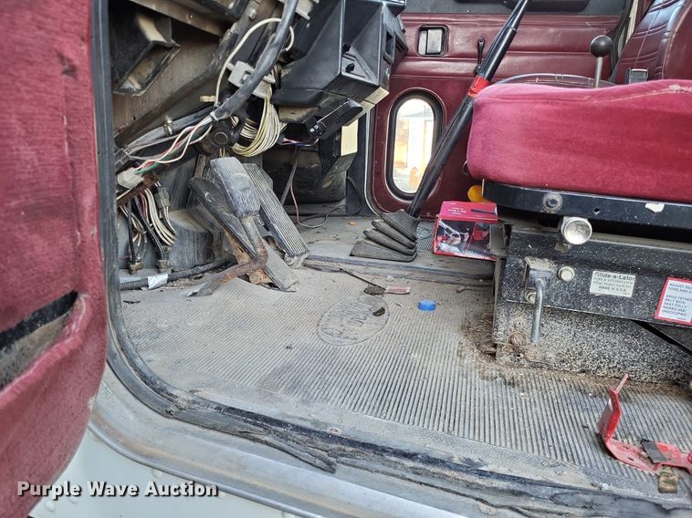 image for item DO3632 1993 Peterbilt 378  dump truck