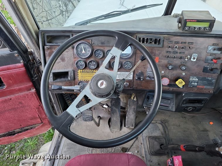 image for item DO3632 1993 Peterbilt 378  dump truck