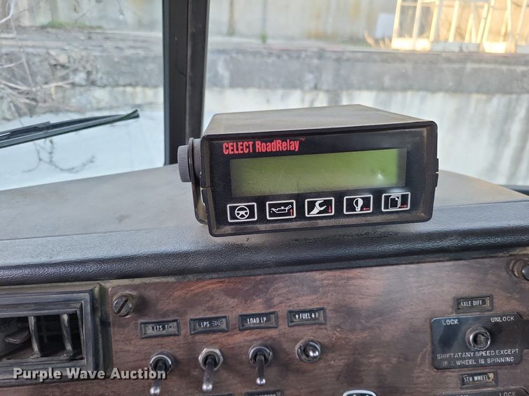 image for item DO3632 1993 Peterbilt 378  dump truck