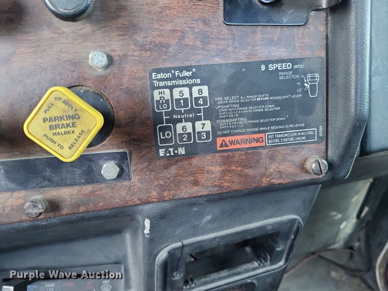 image for item DO3632 1993 Peterbilt 378  dump truck