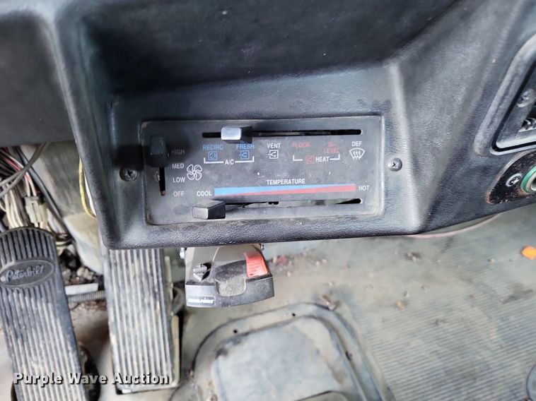 image for item DO3632 1993 Peterbilt 378  dump truck