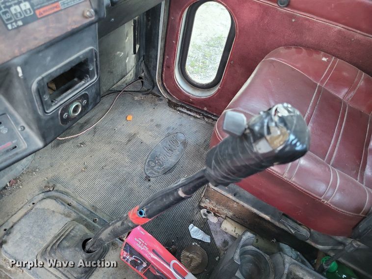 image for item DO3632 1993 Peterbilt 378  dump truck