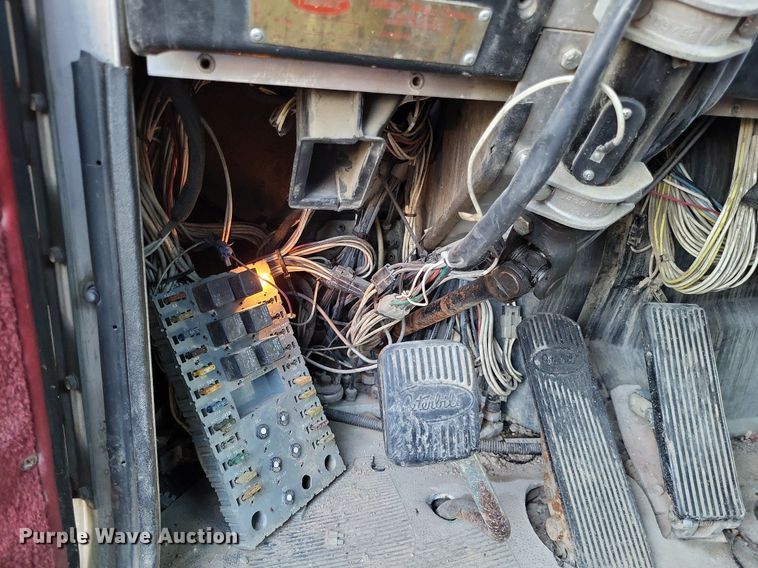 image for item DO3632 1993 Peterbilt 378  dump truck