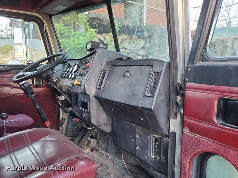 image for item DO3632 1993 Peterbilt 378  dump truck