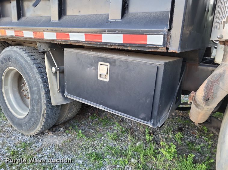 image for item DO3632 1993 Peterbilt 378  dump truck