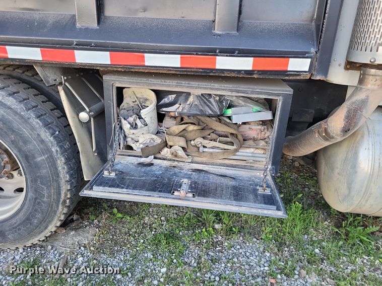 image for item DO3632 1993 Peterbilt 378  dump truck