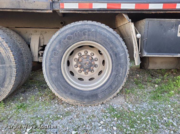 image for item DO3632 1993 Peterbilt 378  dump truck