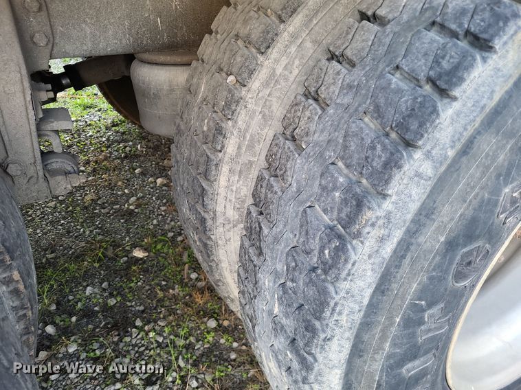 image for item DO3632 1993 Peterbilt 378  dump truck