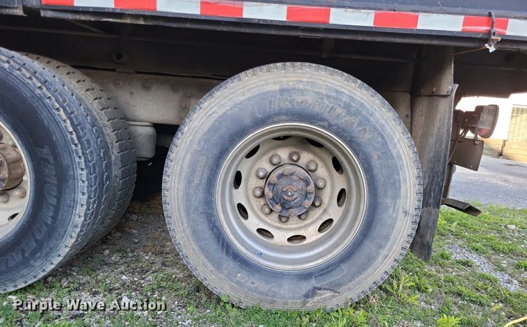 image for item DO3632 1993 Peterbilt 378  dump truck