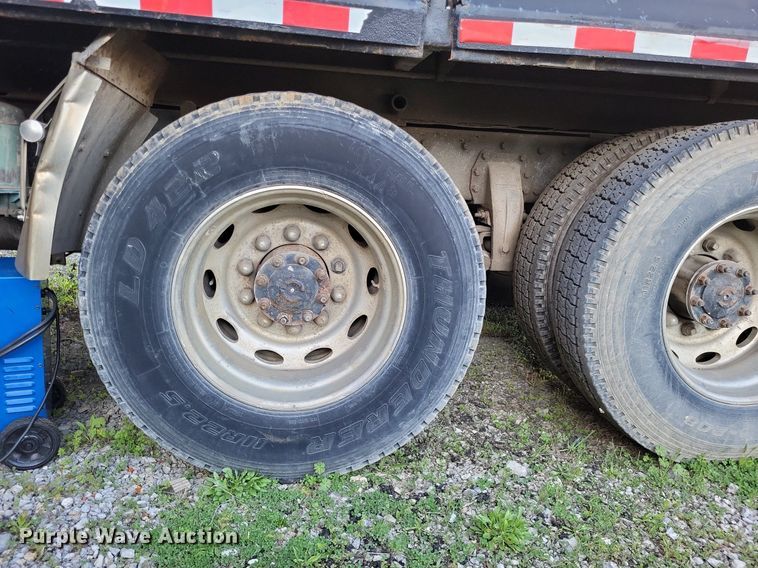 image for item DO3632 1993 Peterbilt 378  dump truck