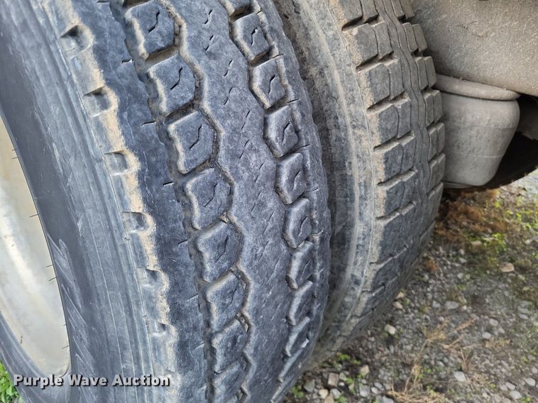 image for item DO3632 1993 Peterbilt 378  dump truck