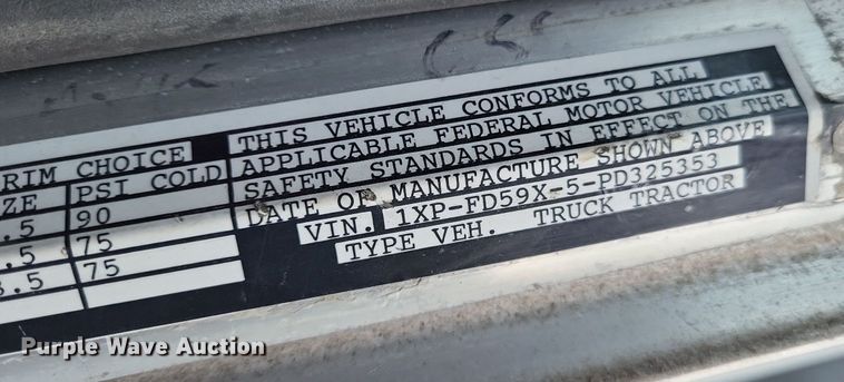 image for item DO3632 1993 Peterbilt 378  dump truck