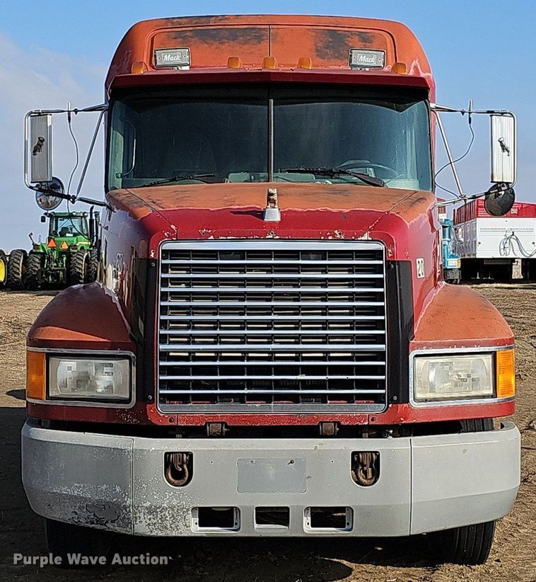 image for item DO4232 1991 Mack CH613  semi truck