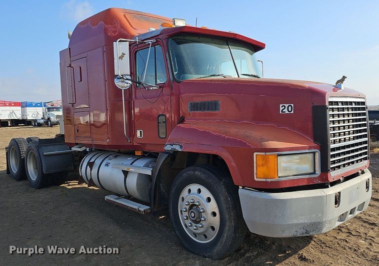 image for item DO4232 1991 Mack CH613  semi truck