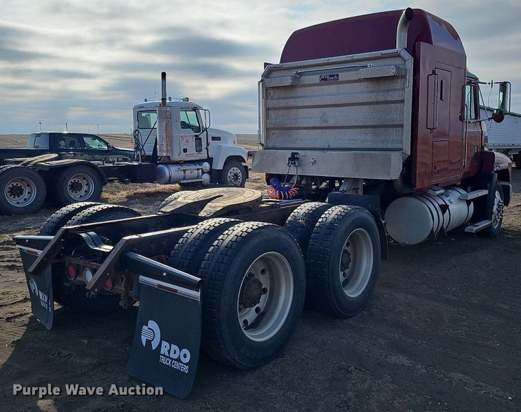 image for item DO4232 1991 Mack CH613  semi truck