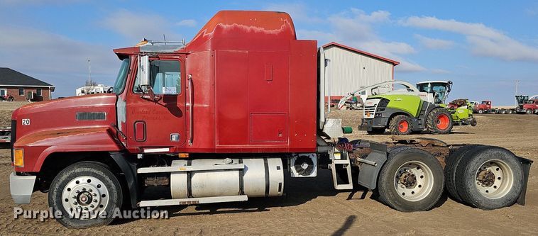 image for item DO4232 1991 Mack CH613  semi truck