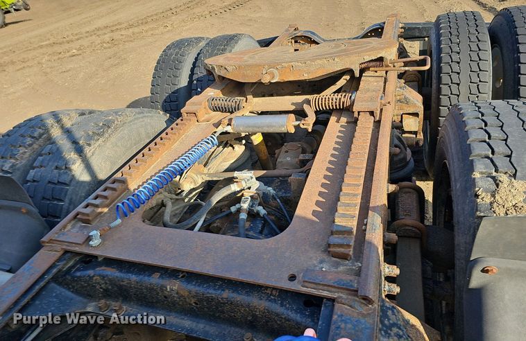 image for item DO4232 1991 Mack CH613  semi truck