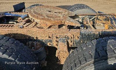 image for item DO4232 1991 Mack CH613  semi truck