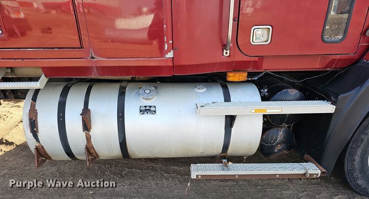 image for item DO4232 1991 Mack CH613  semi truck