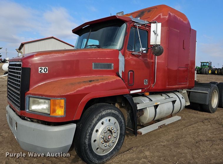 image for item DO4232 1991 Mack CH613  semi truck