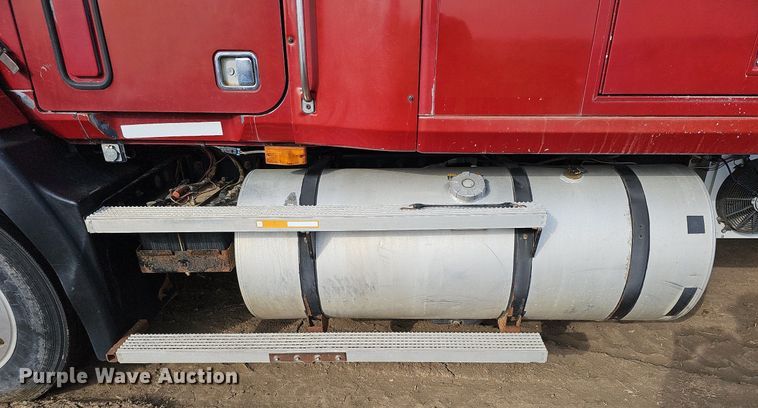 image for item DO4232 1991 Mack CH613  semi truck