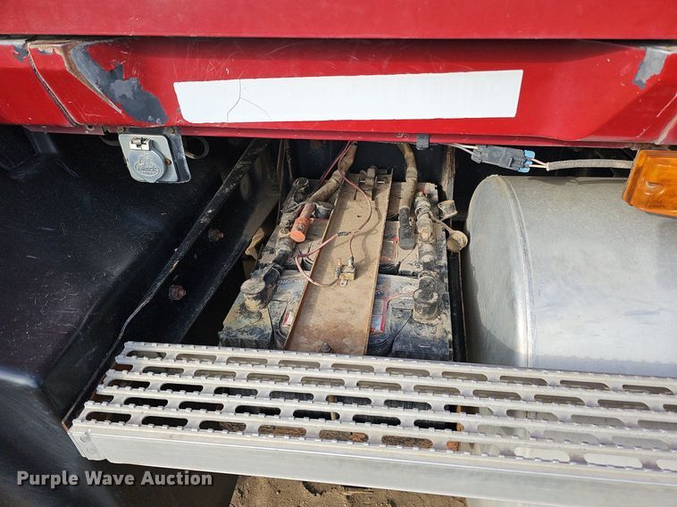 image for item DO4232 1991 Mack CH613  semi truck