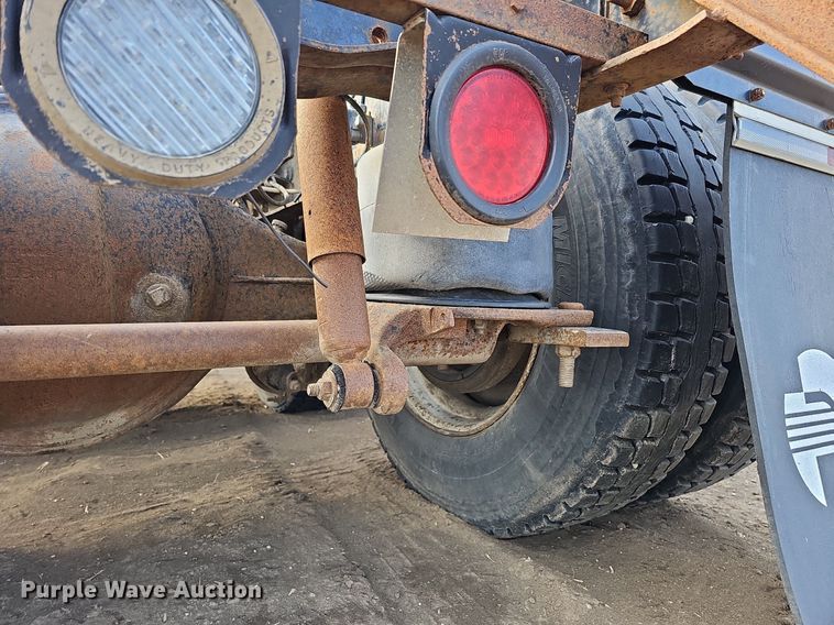 image for item DO4232 1991 Mack CH613  semi truck