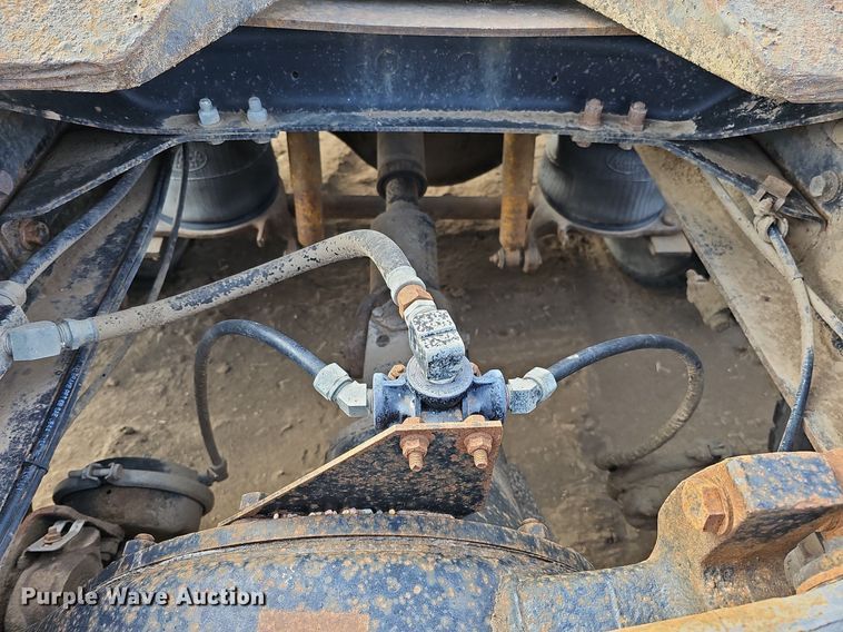 image for item DO4232 1991 Mack CH613  semi truck