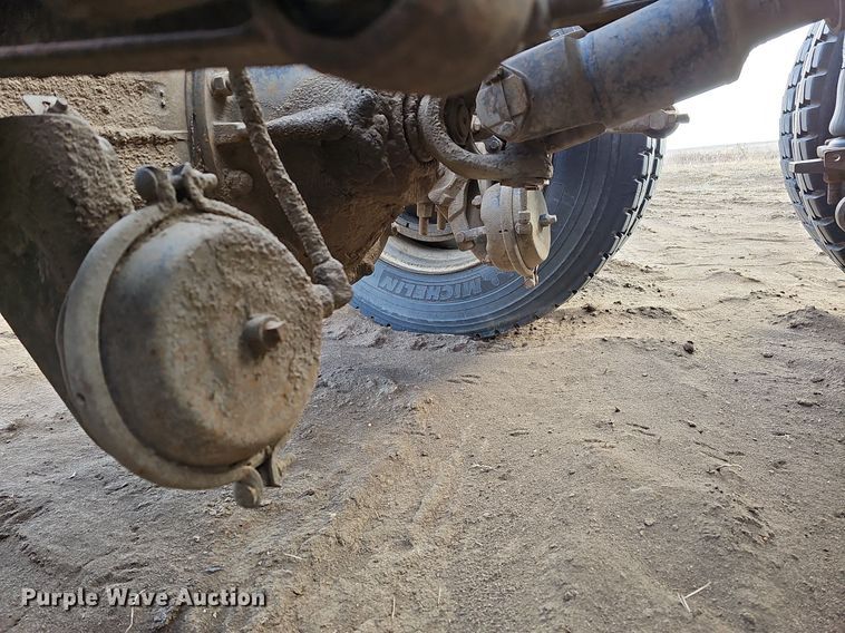 image for item DO4232 1991 Mack CH613  semi truck