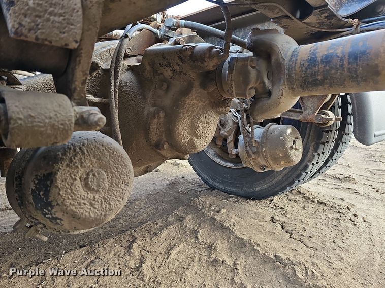 image for item DO4232 1991 Mack CH613  semi truck