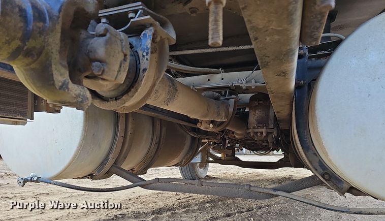 image for item DO4232 1991 Mack CH613  semi truck