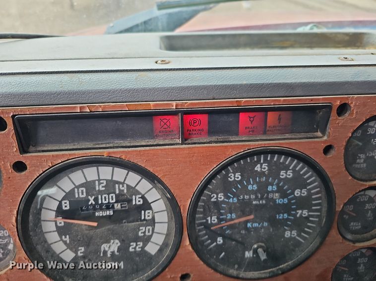 image for item DO4232 1991 Mack CH613  semi truck