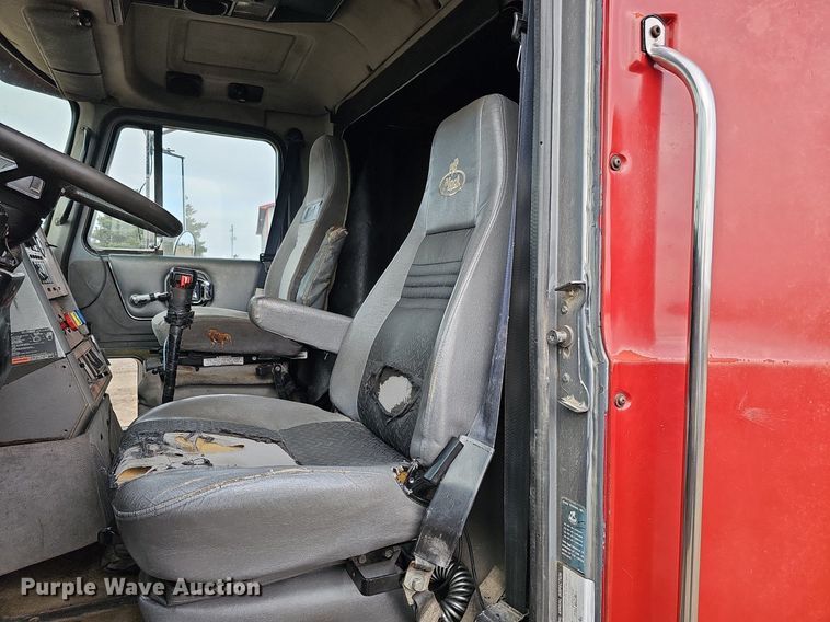 image for item DO4232 1991 Mack CH613  semi truck