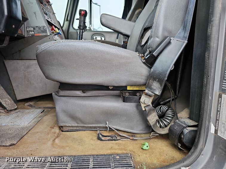 image for item DO4232 1991 Mack CH613  semi truck