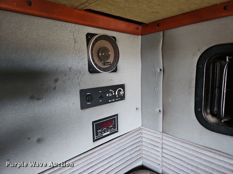 image for item DO4232 1991 Mack CH613  semi truck