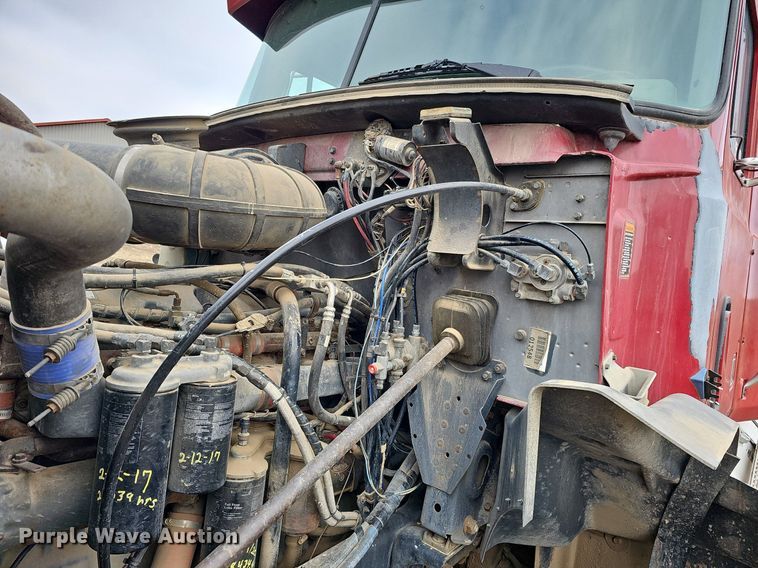 image for item DO4232 1991 Mack CH613  semi truck