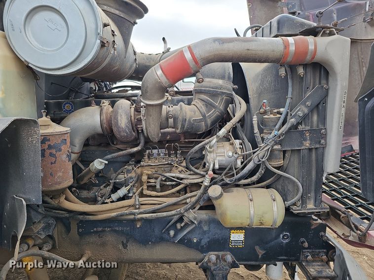 image for item DO4232 1991 Mack CH613  semi truck