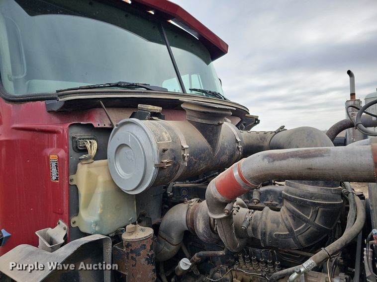 image for item DO4232 1991 Mack CH613  semi truck