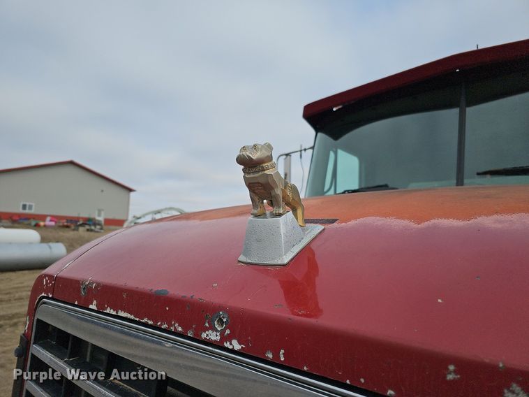 image for item DO4232 1991 Mack CH613  semi truck