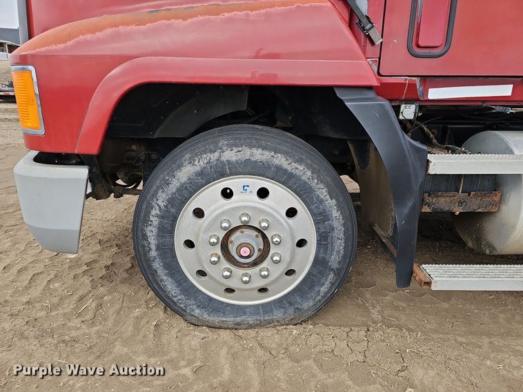 image for item DO4232 1991 Mack CH613  semi truck