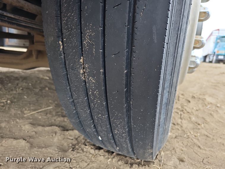 image for item DO4232 1991 Mack CH613  semi truck