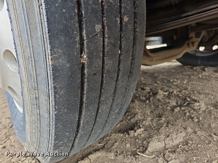 image for item DO4232 1991 Mack CH613  semi truck