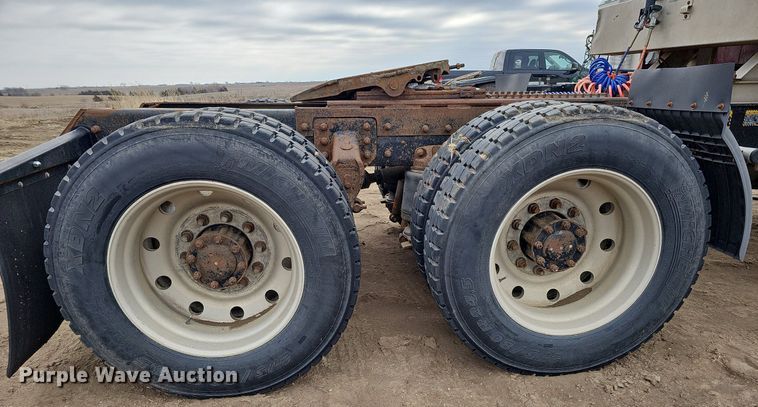 image for item DO4232 1991 Mack CH613  semi truck