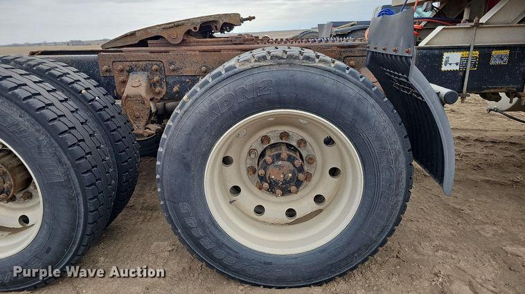 image for item DO4232 1991 Mack CH613  semi truck