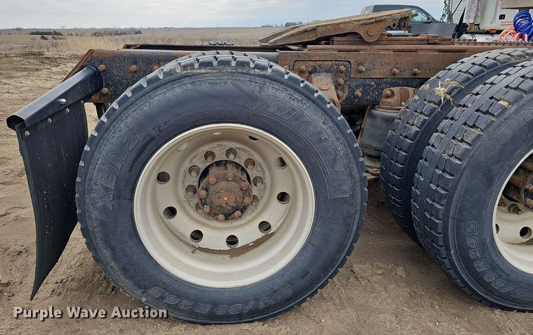 image for item DO4232 1991 Mack CH613  semi truck