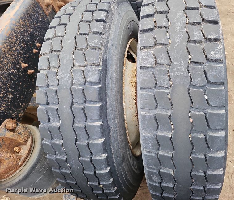 image for item DO4232 1991 Mack CH613  semi truck