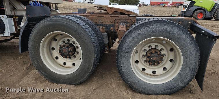 image for item DO4232 1991 Mack CH613  semi truck